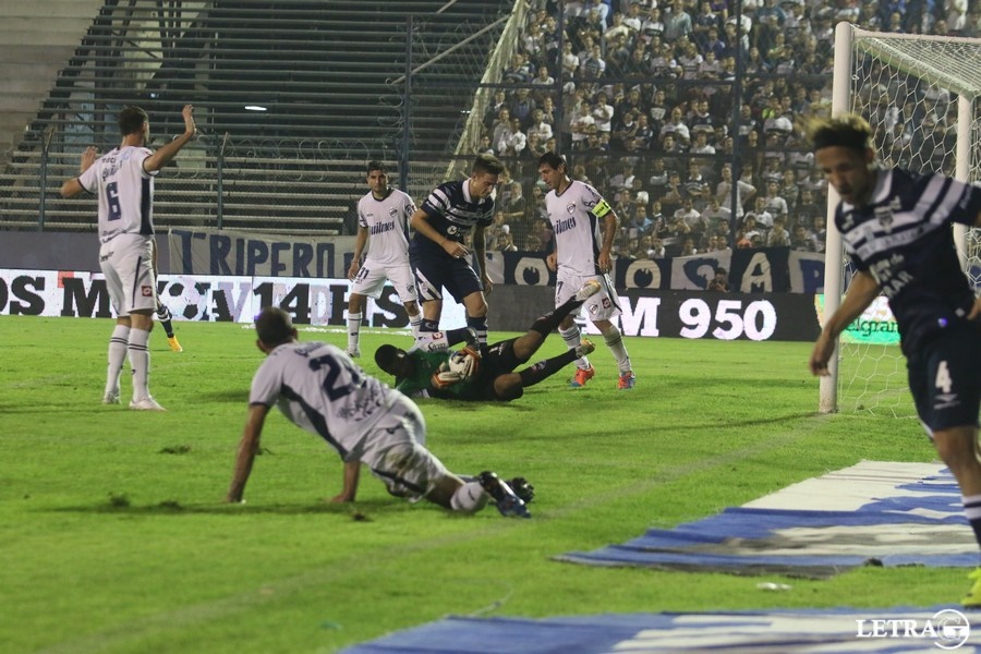AMISTOSO CON QUILMES A LA VISTA